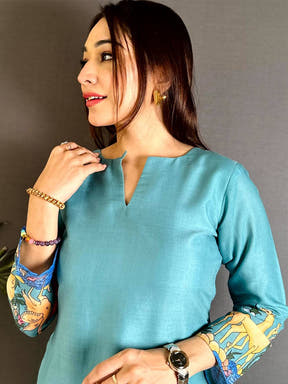 Kalamkari V Slit NecK Mul Kurti



