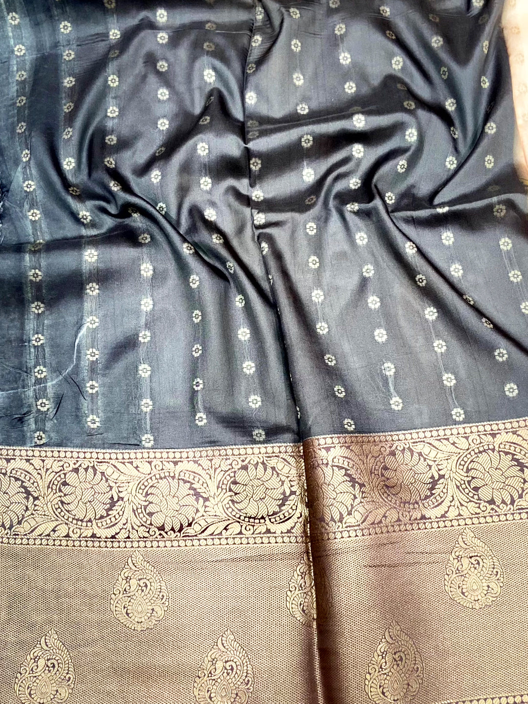 Majestic Banarasi Silk Krishna Motif Pattu Saree