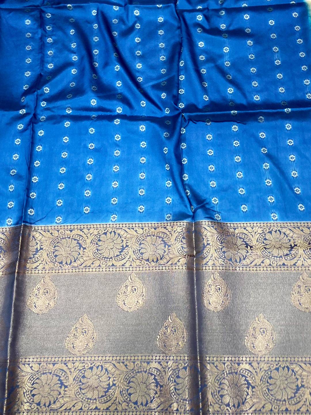 Elegant Floral Fantasy Banarasi Silk Saree