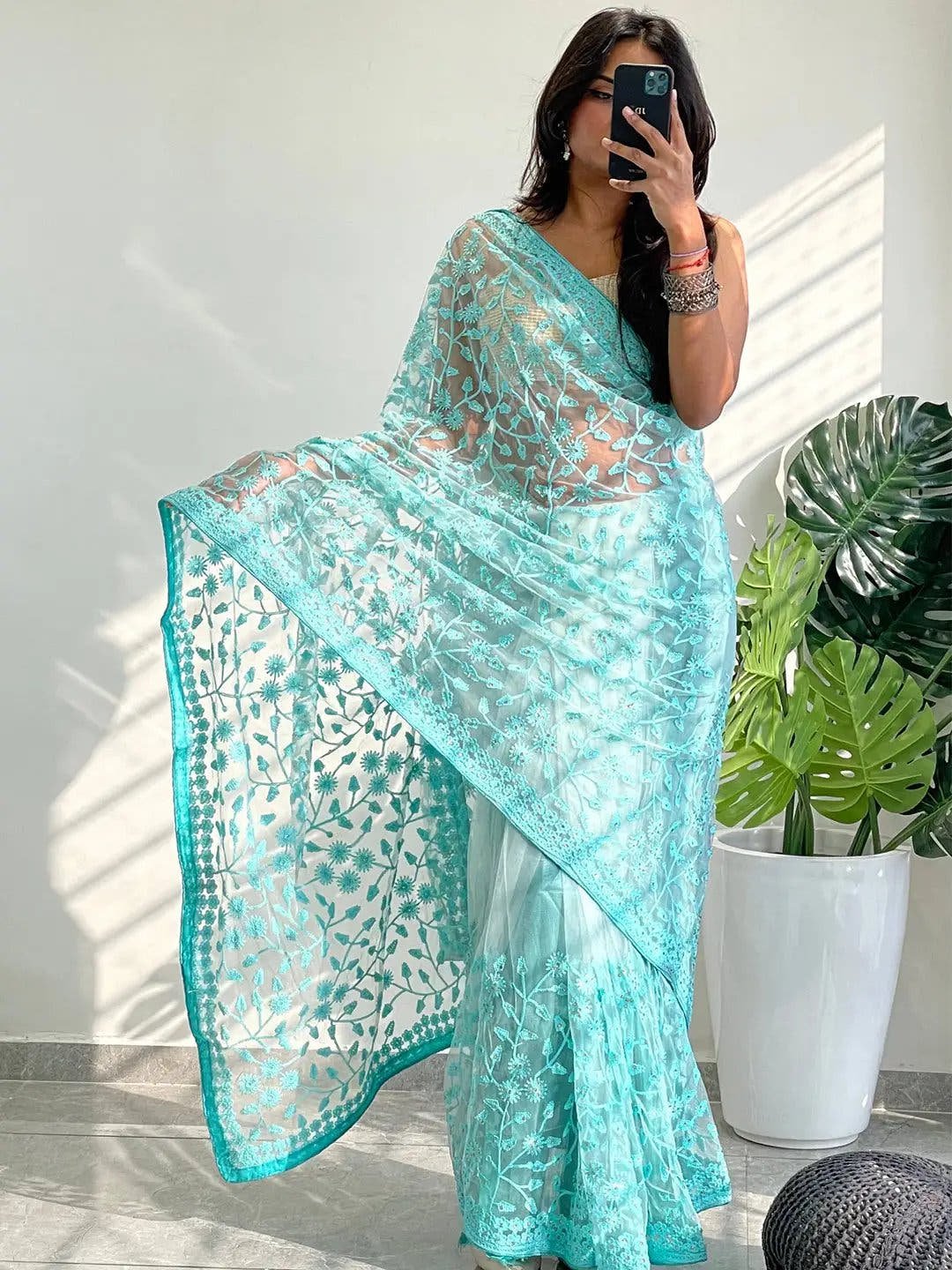 Stylish Exclusive Elegant Saree with Ethnic Motifs 