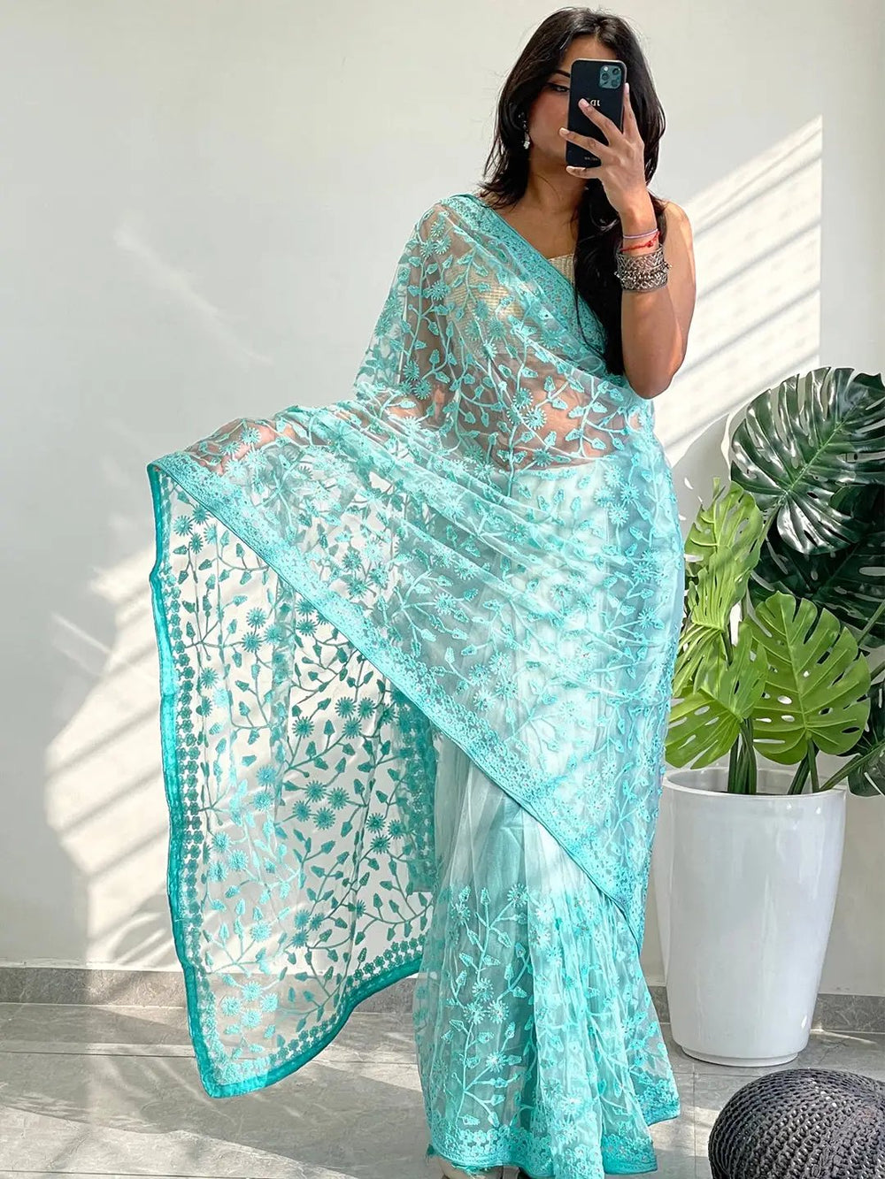 Stylish Exclusive Elegant Saree with Ethnic Motifs 