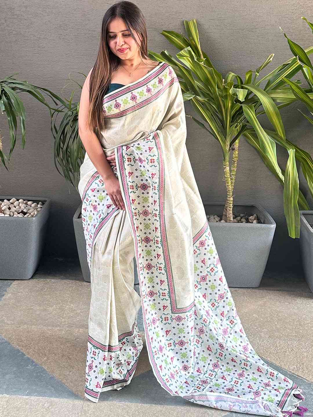 Traditional Kanjivaram Saree in Pista with Patola print