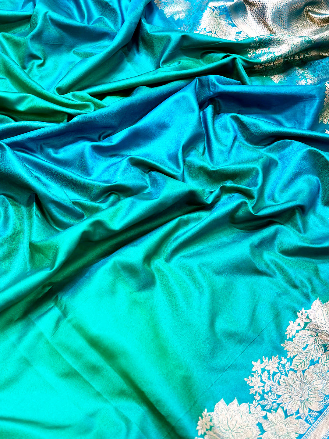 Stylish Ombre Weaving Mashru Silk Saree