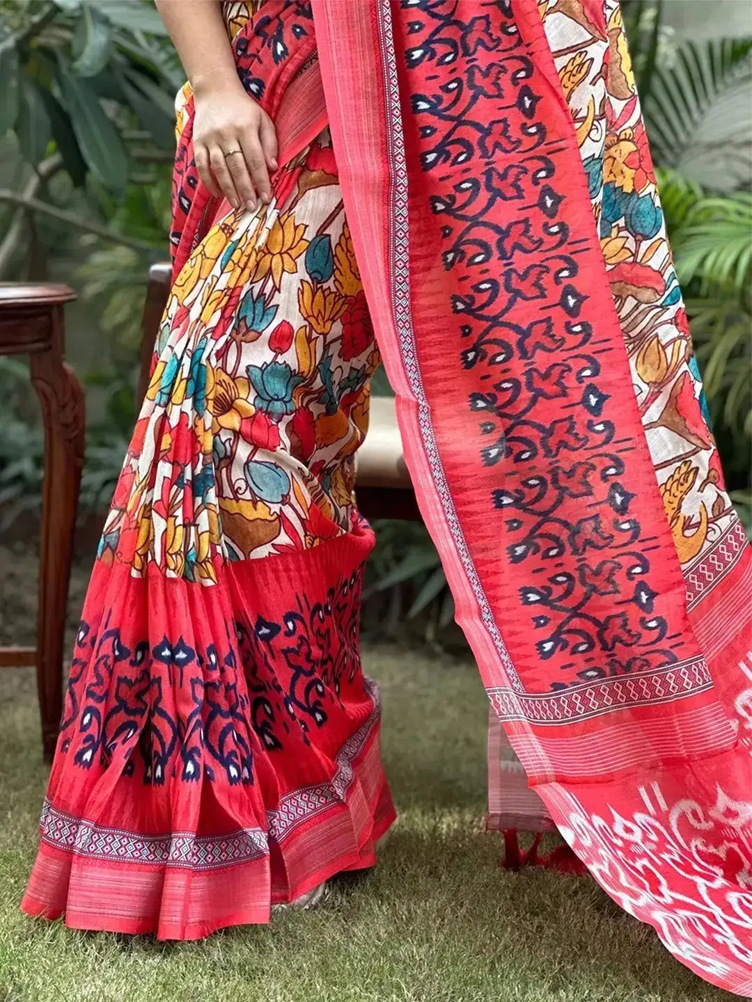 Close-up of Floral Ikkat Printed Saree design details