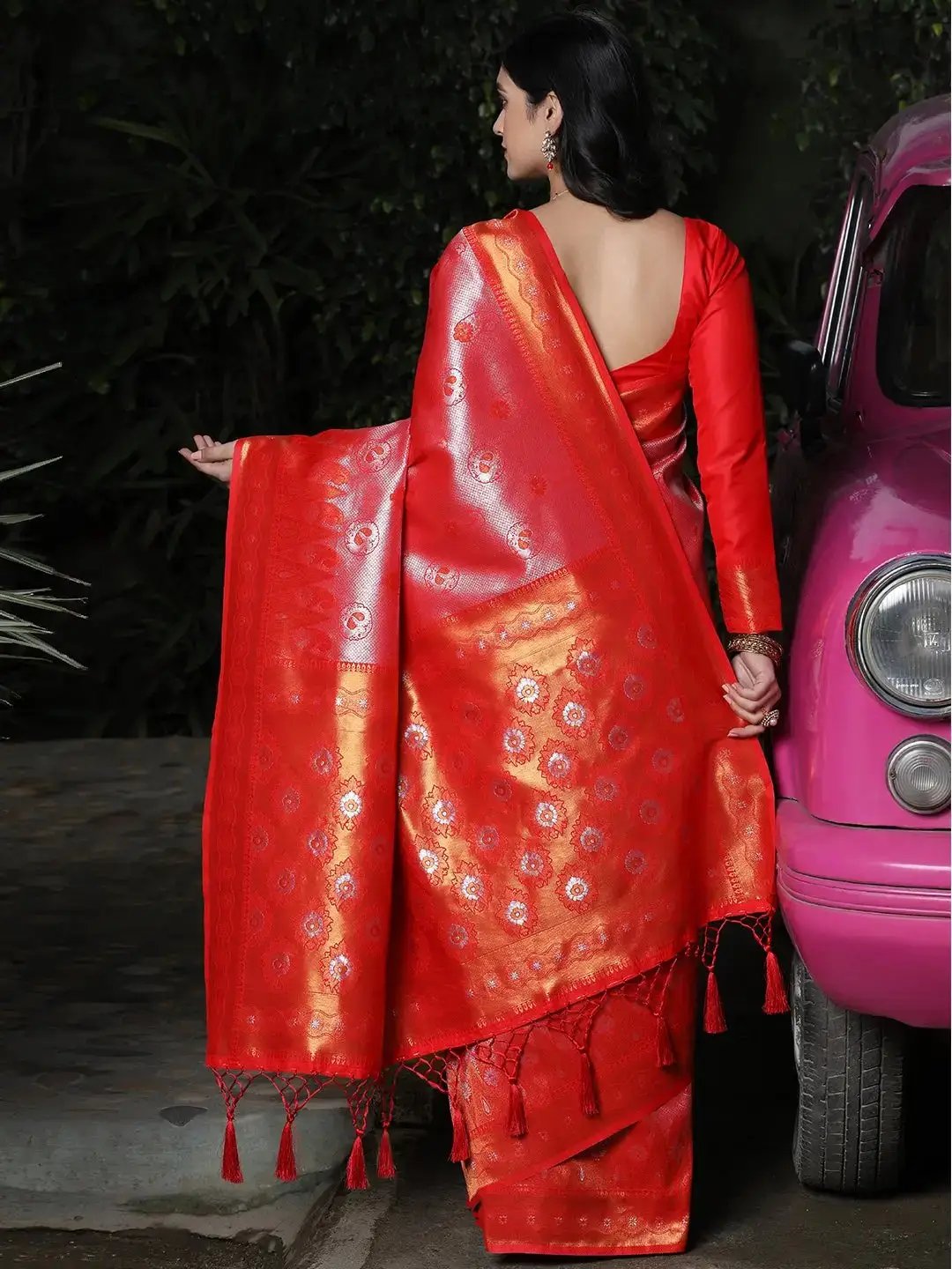 Exclusive Kanjivaram Silk Saree With Zari Work 