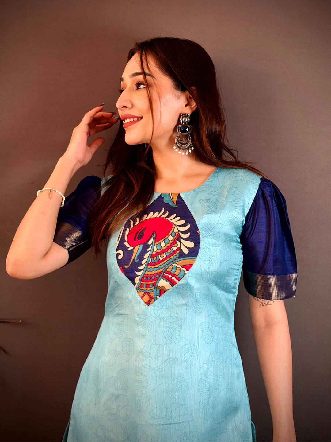 Elegant Crew Neck Dola Silk Kurti