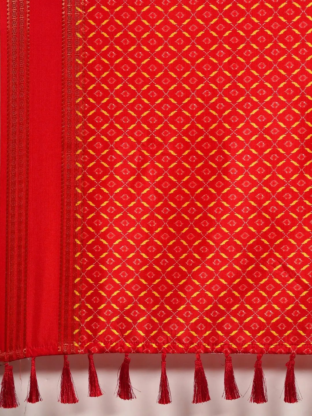 Flower Digital Print Soft Silk Saree With Pattu Zari border