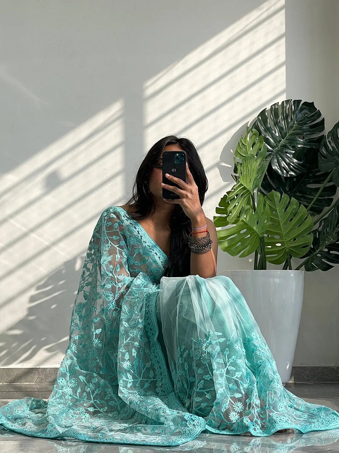Stylish Exclusive Elegant Saree with Ethnic Motifs 