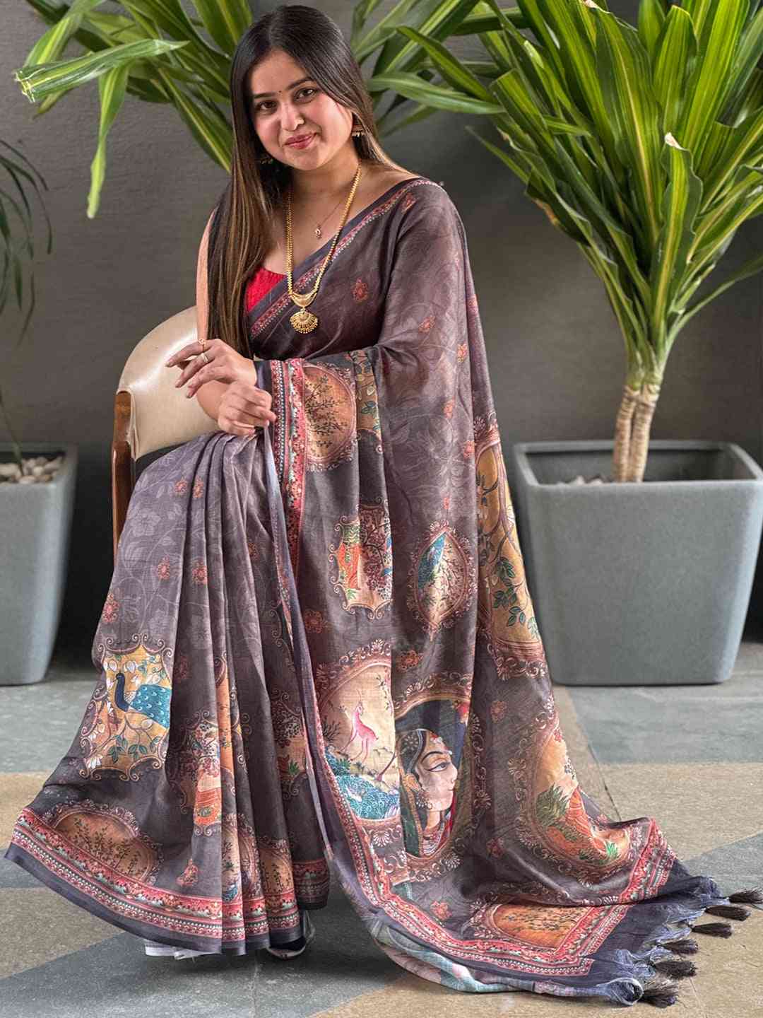 Grey linen saree with digital print and majestic border
