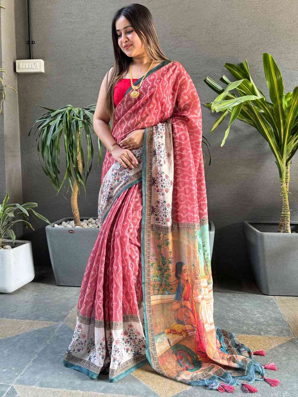 Gajari Ikkat saree with Kalamkari design, model posing