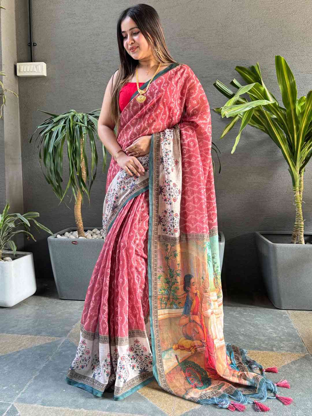Gajari Ikkat saree with Kalamkari design, model posing