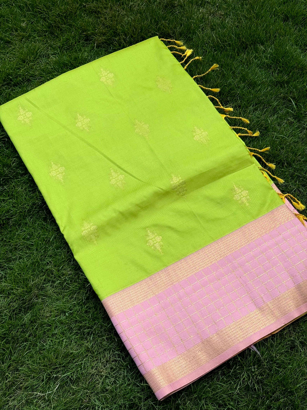 Green Kolam Zari Butta Soft Silk Saree