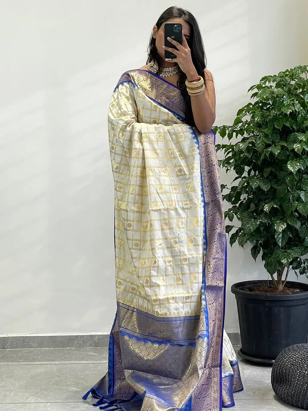 Temple border Gadwal saree in soft silk fabric