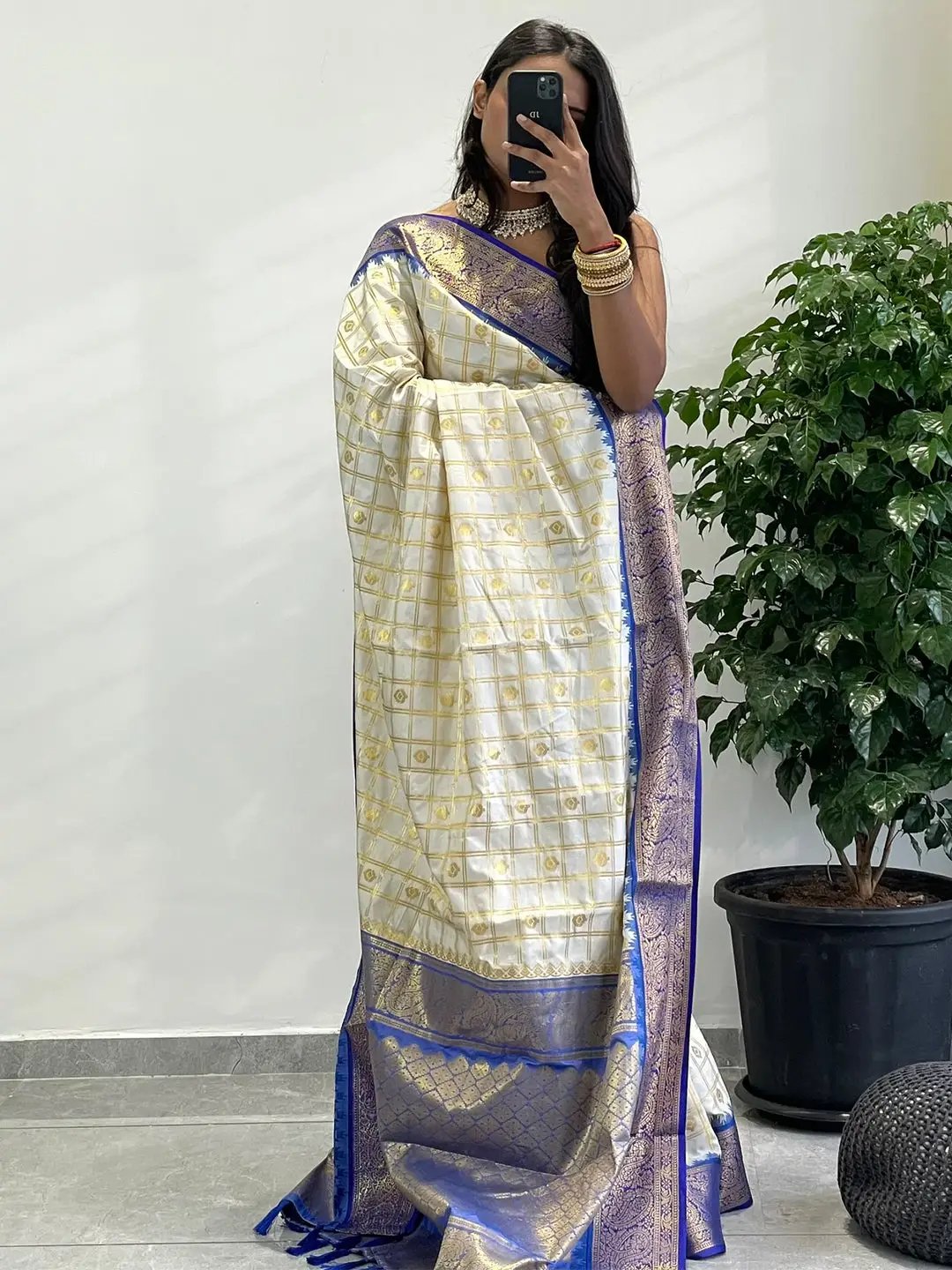 Temple border Gadwal saree in soft silk fabric