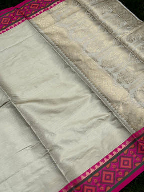 White Pochampally Ikkat Saree