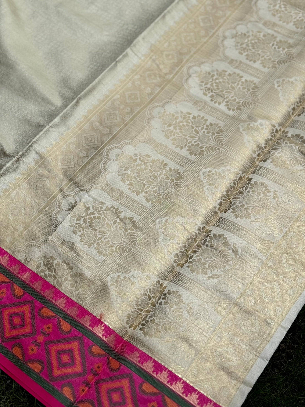 White Pochampally Ikkat Saree