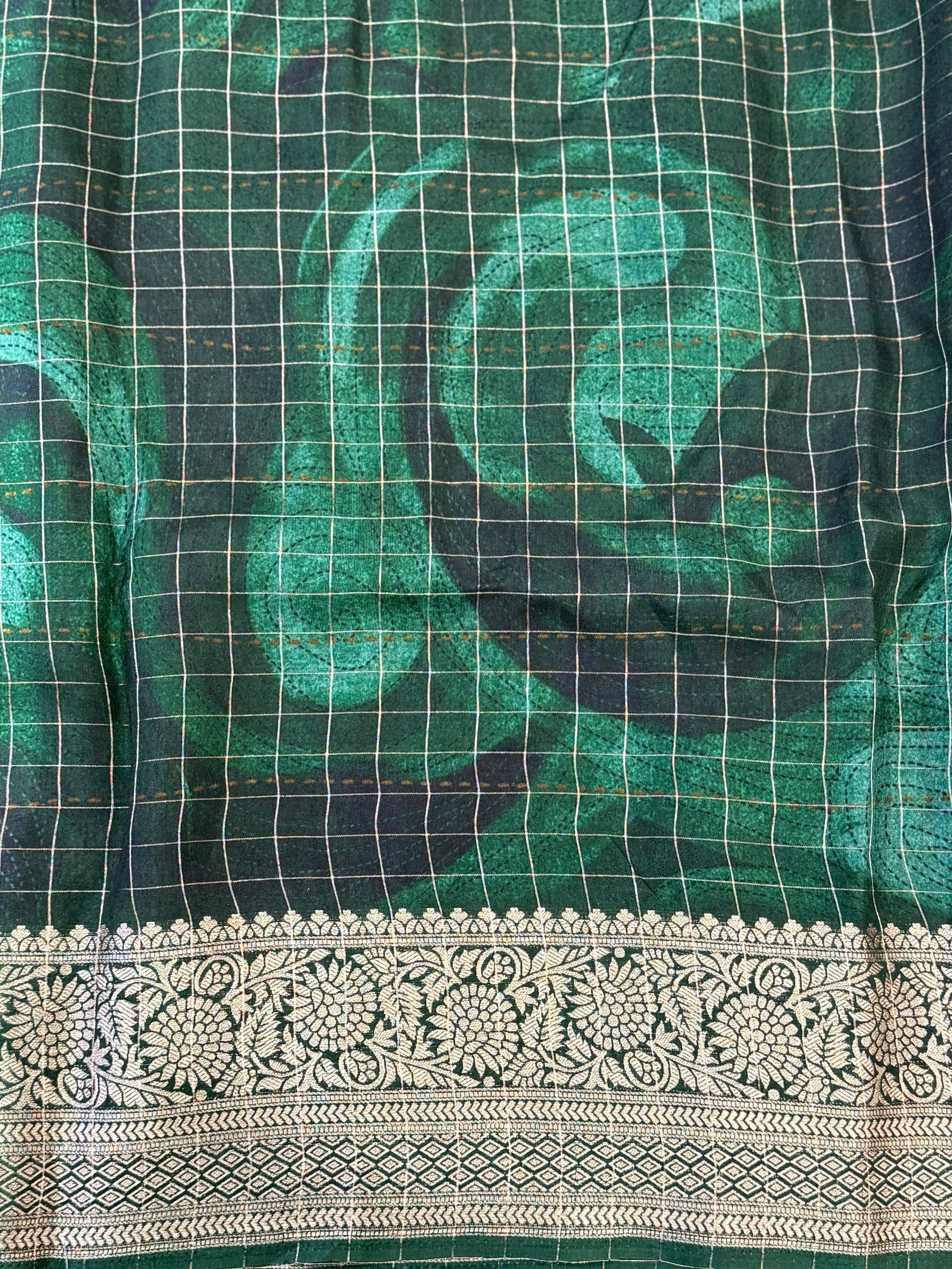 Opulent Pure Viscose Dola Check Saree



