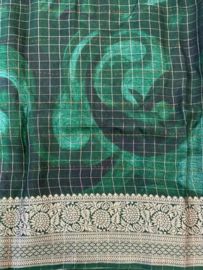 Opulent Pure Viscose Dola Check Saree



