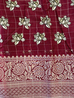 Artistic Pure Viscose Dola Check Saree


