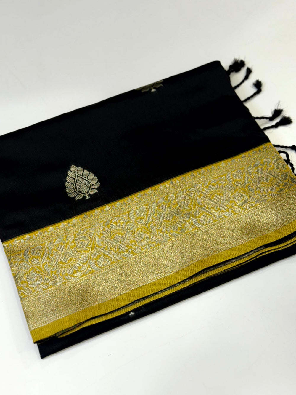 Black Gadwal Weave Soft Silk Saree


