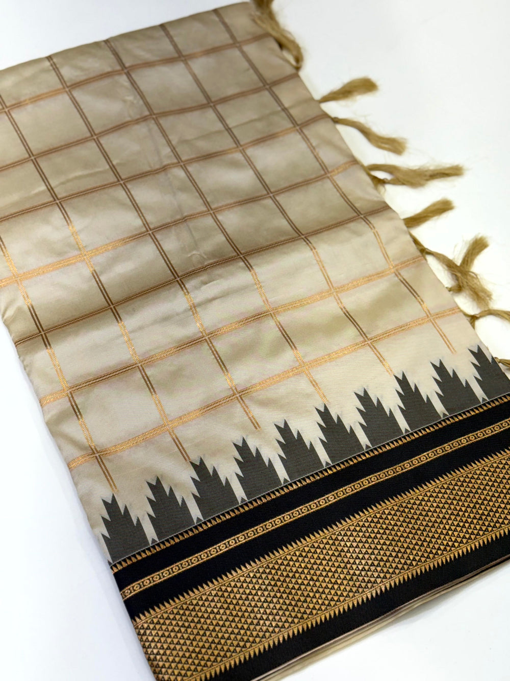 Royal Dual Tone Gold Zari Saree