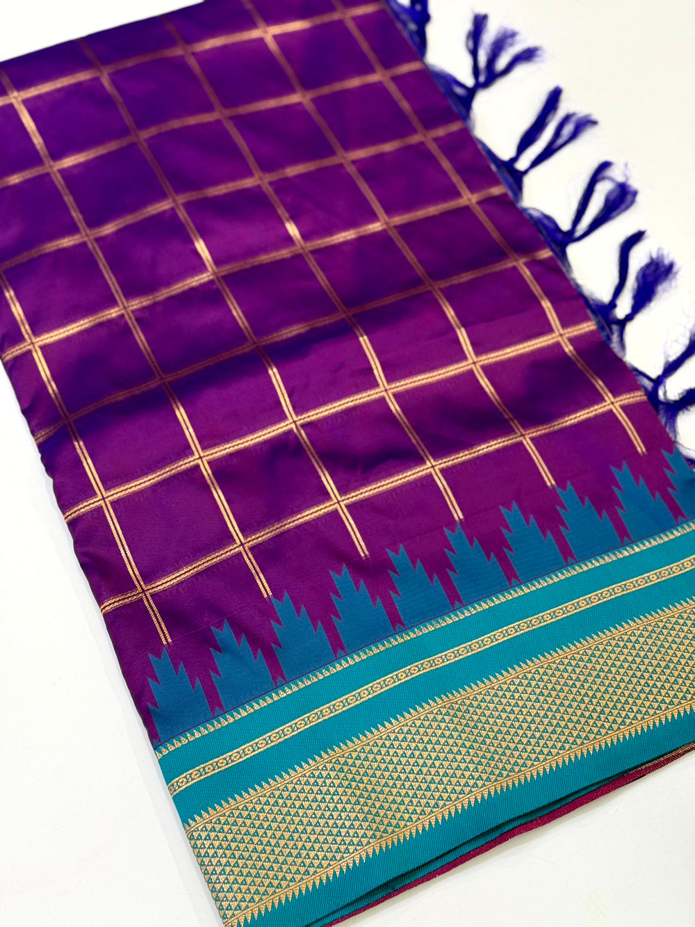 Regal Dual Tone Gold Zari Saree


