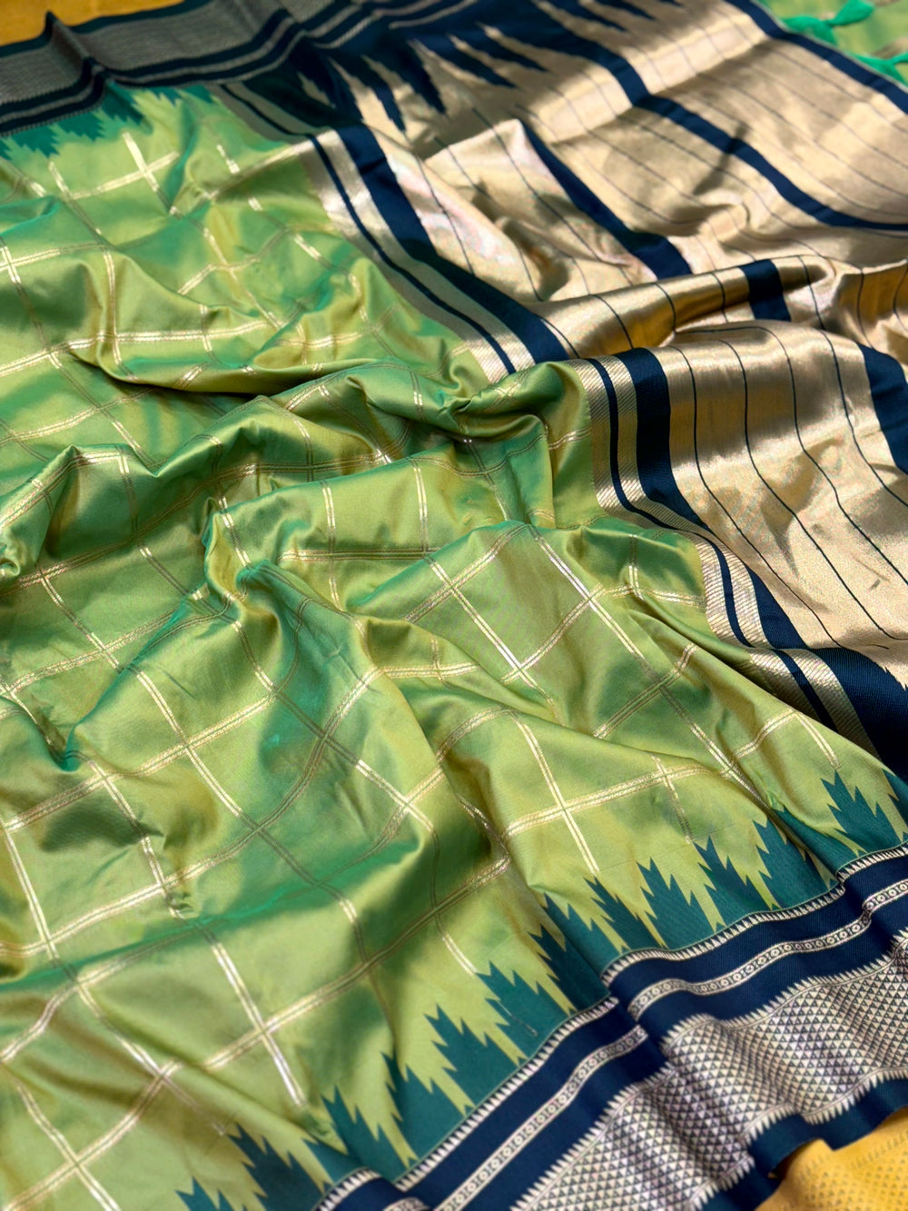 Majestic Dual Tone Gold Zari Saree


