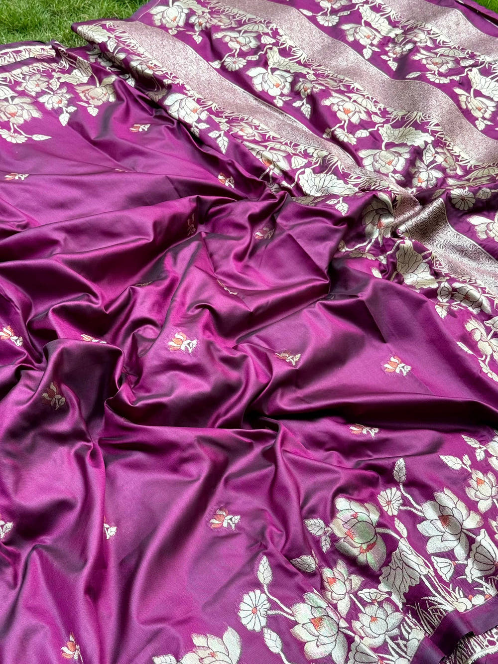 Elegant Purple Silk Saree with Floral Design and Zari Work