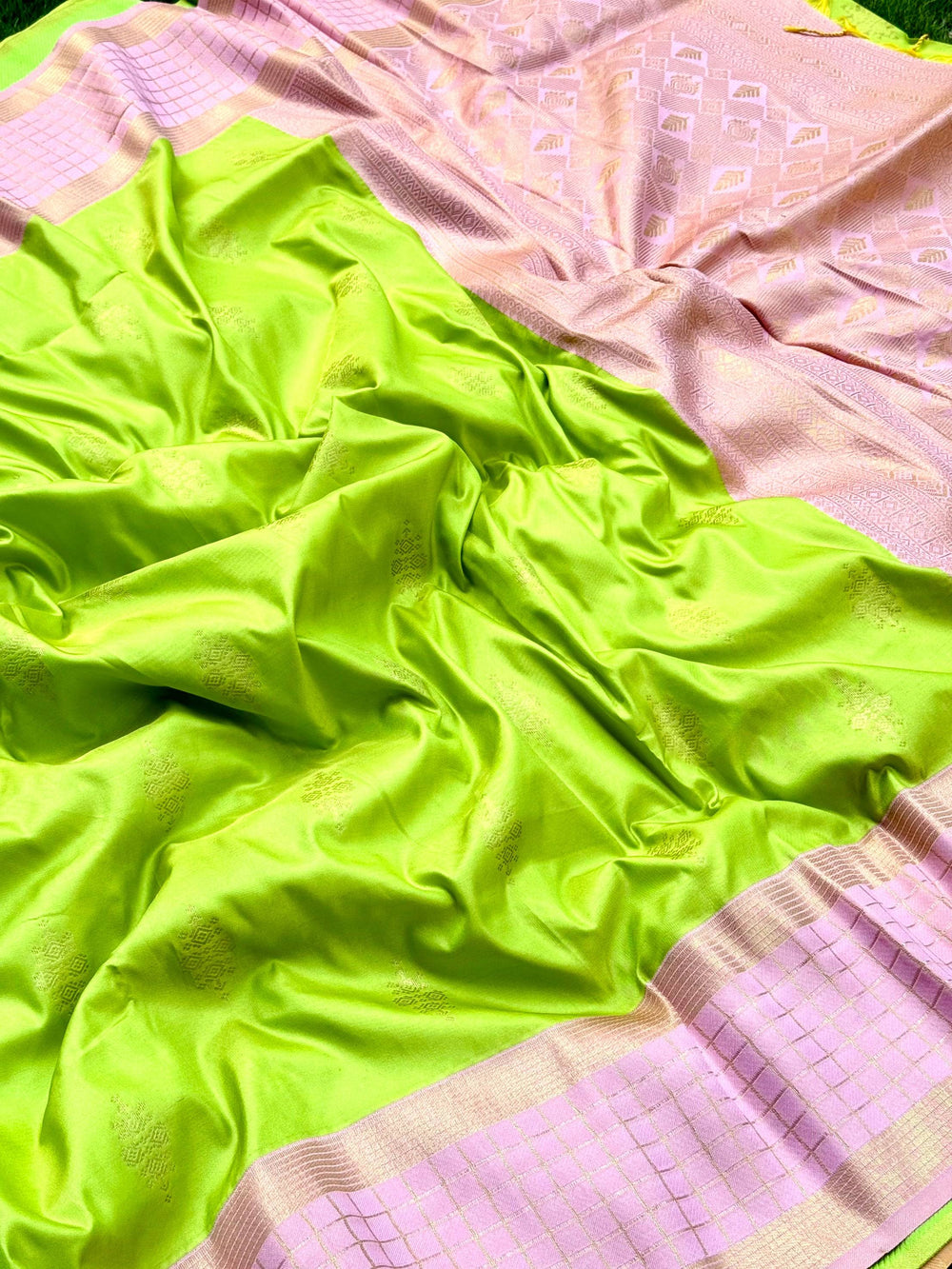 Green Kolam Zari Butta Soft Silk Saree