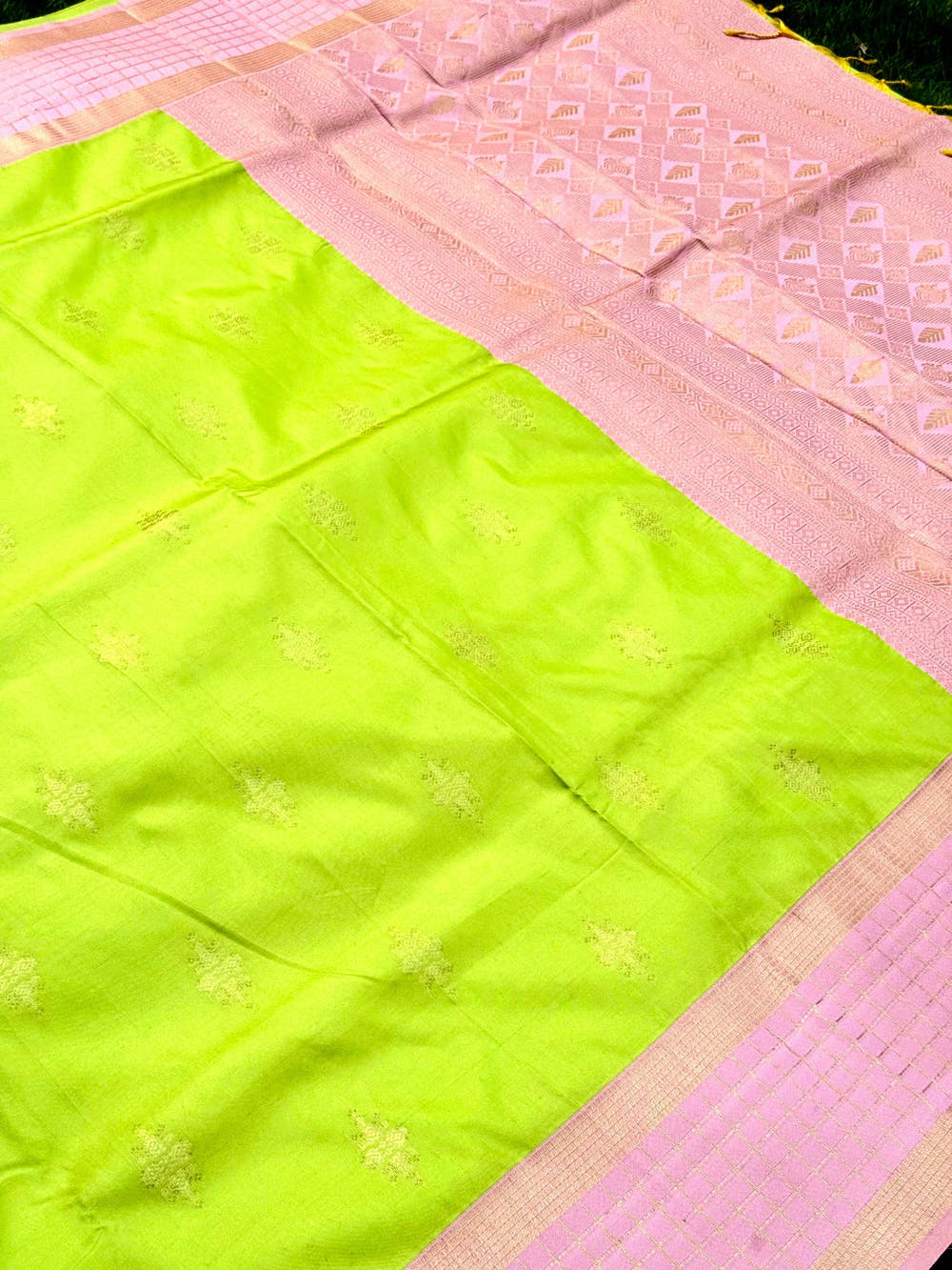 Green Kolam Zari Butta Soft Silk Saree
