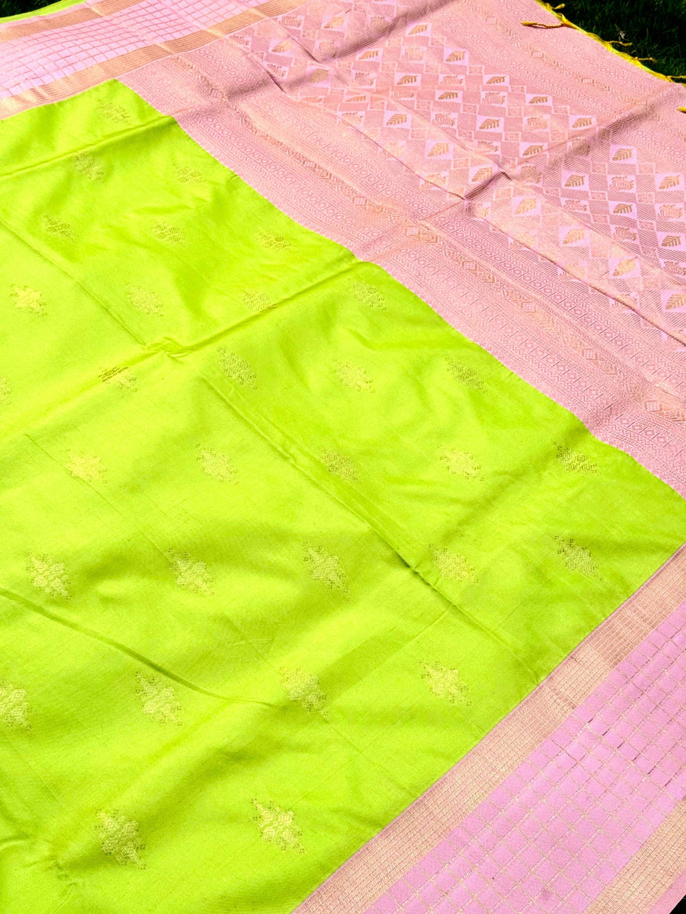 Green Kolam Zari Butta Soft Silk Saree