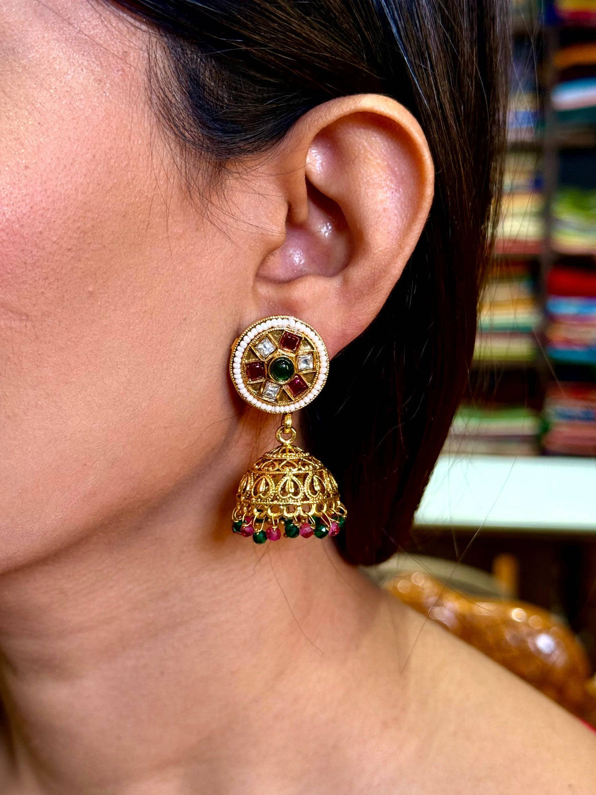 Splendid Gold Jhumka Earrings


