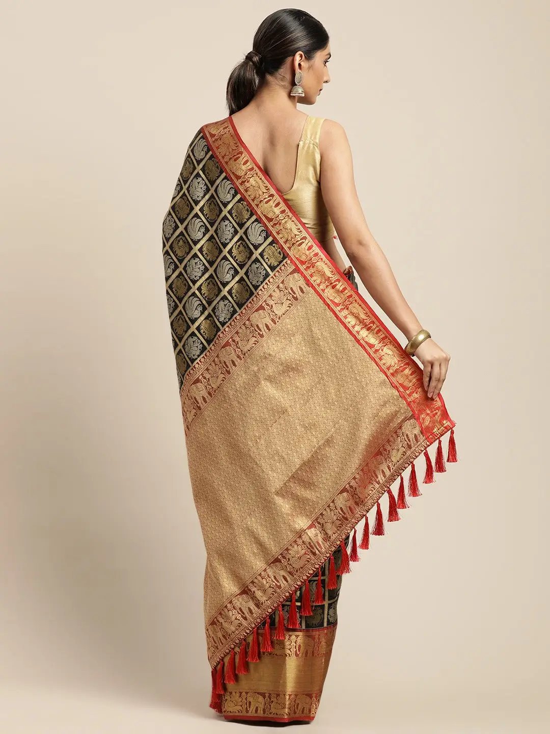  Banarasi Pattu Zari Motifs Festive Wear Saree