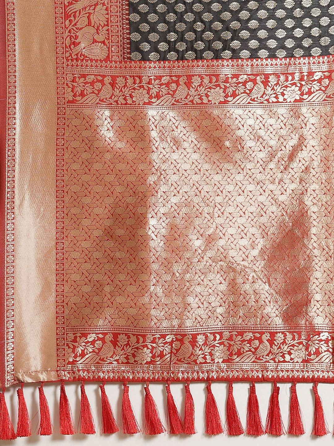 Detailed view of Zari Vely border on Banarasi Silk Saree