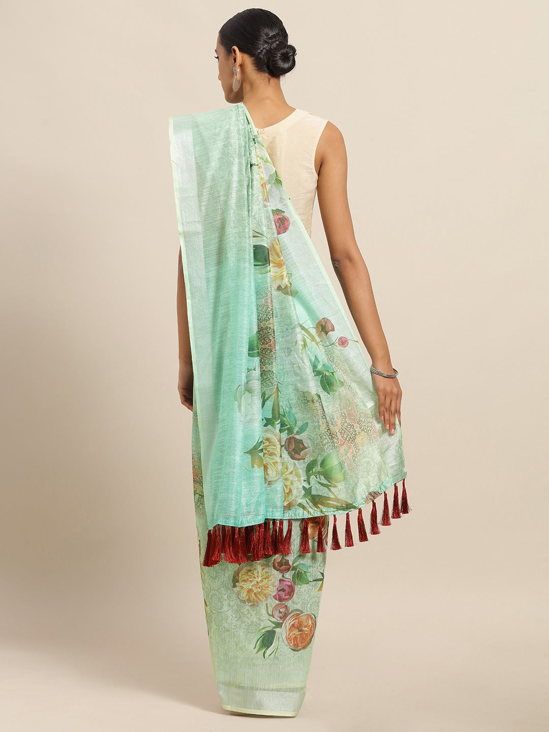  Buy Attractive Soft Linen Flower Digital Print Saree