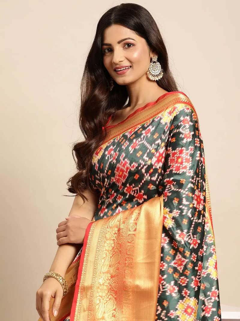Exquisite Dark Green Pattu Banarasi Silk Saree