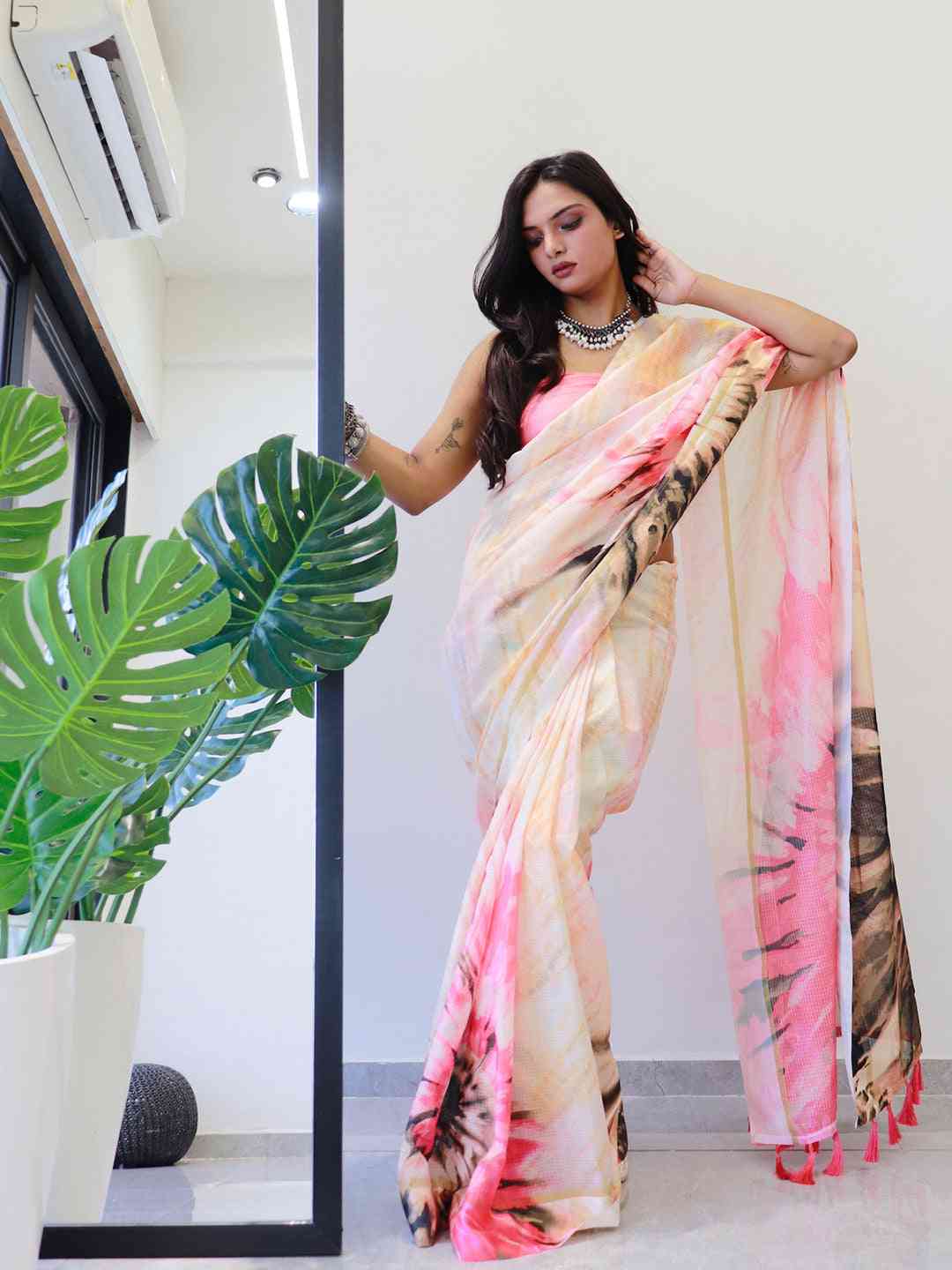 Stylish tie dye digital printed saree with intricate patterns