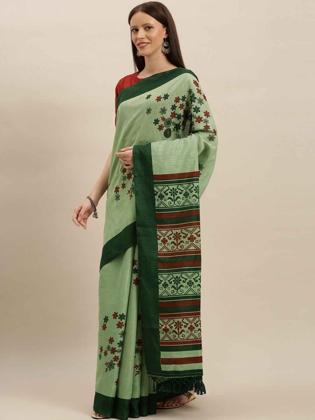Stylish Silk Saree with Solid Floral Print