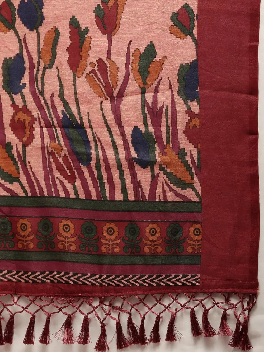 Stylish Silk Saree with Floral Print 