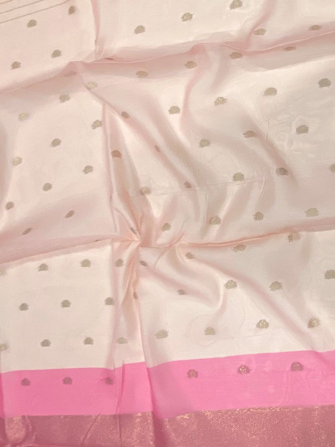 Daisy Pink Flower Vely Print Saree

