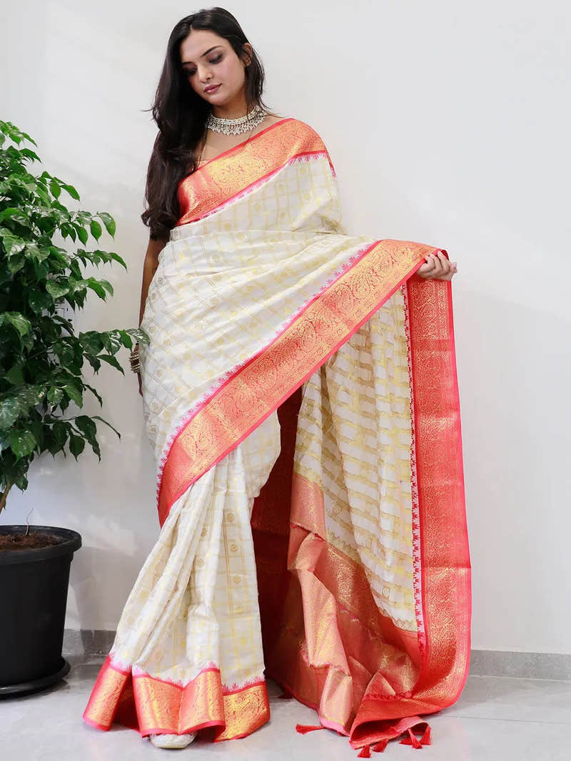 Divine Elegance Attractive Soft Silk Temple Border Gadwal Saree