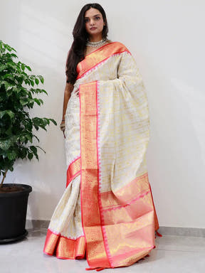 Attractive Gadwal saree showcasing temple border design