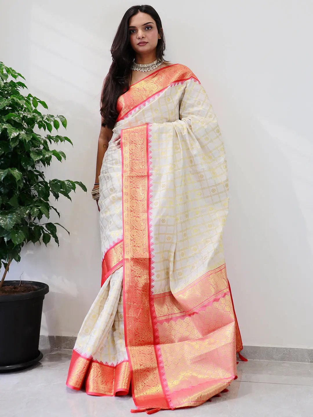 Attractive Gadwal saree showcasing temple border design