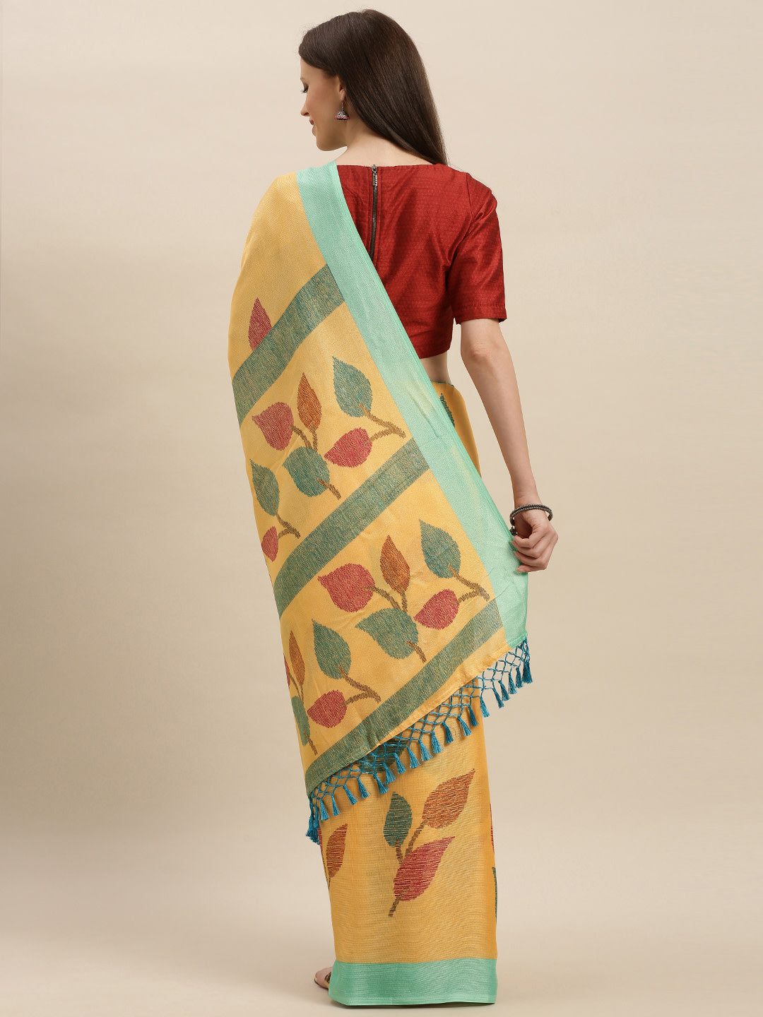  Stylish Silk Saree With Solid Floral Print