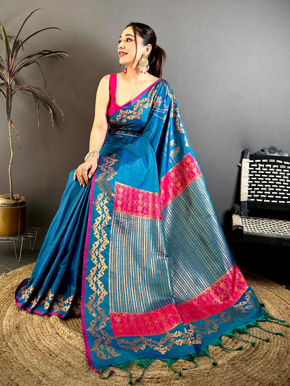Celebrity Soft Silk Necklace Zari Weaving Saree