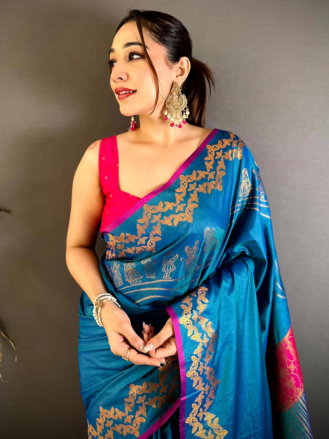 Celebrity Soft Silk Necklace Zari Weaving Saree