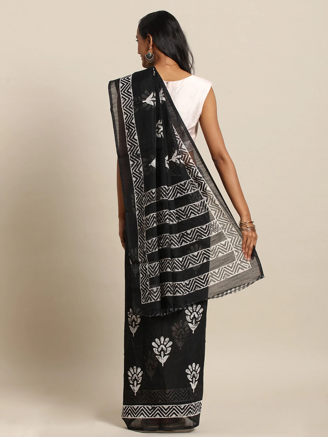 Trendy Black Colour Saree with Printed Border