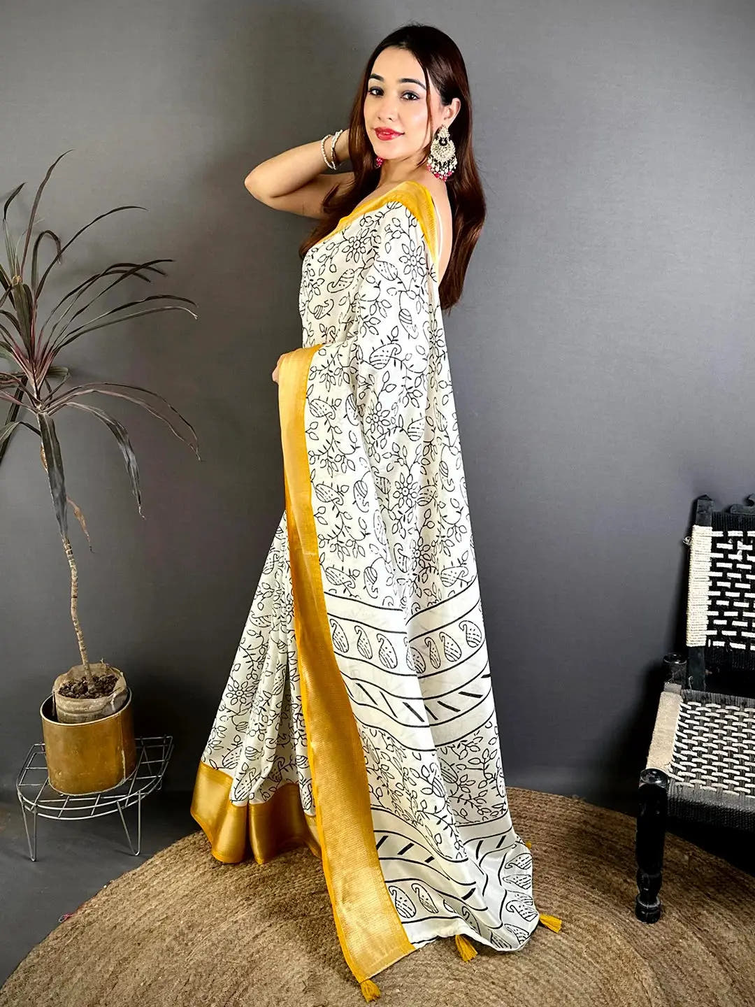 Elegant Soft Dola Silk Black Ink Kalamkari Saree
