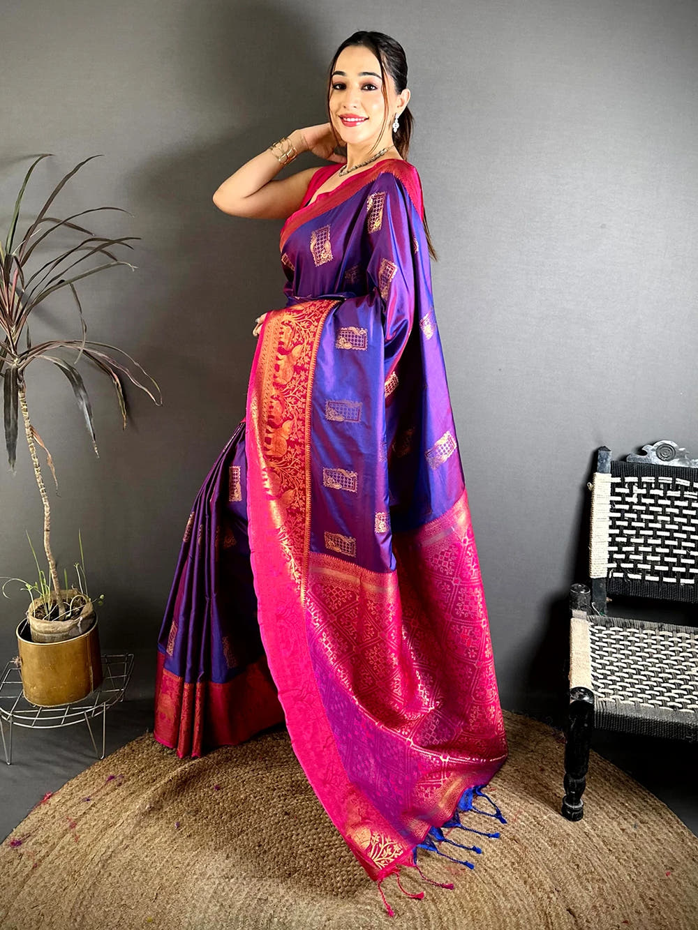 purple soft silk woven butta saree, side view of the rich pallu with gold and pink woven patterns and tassels