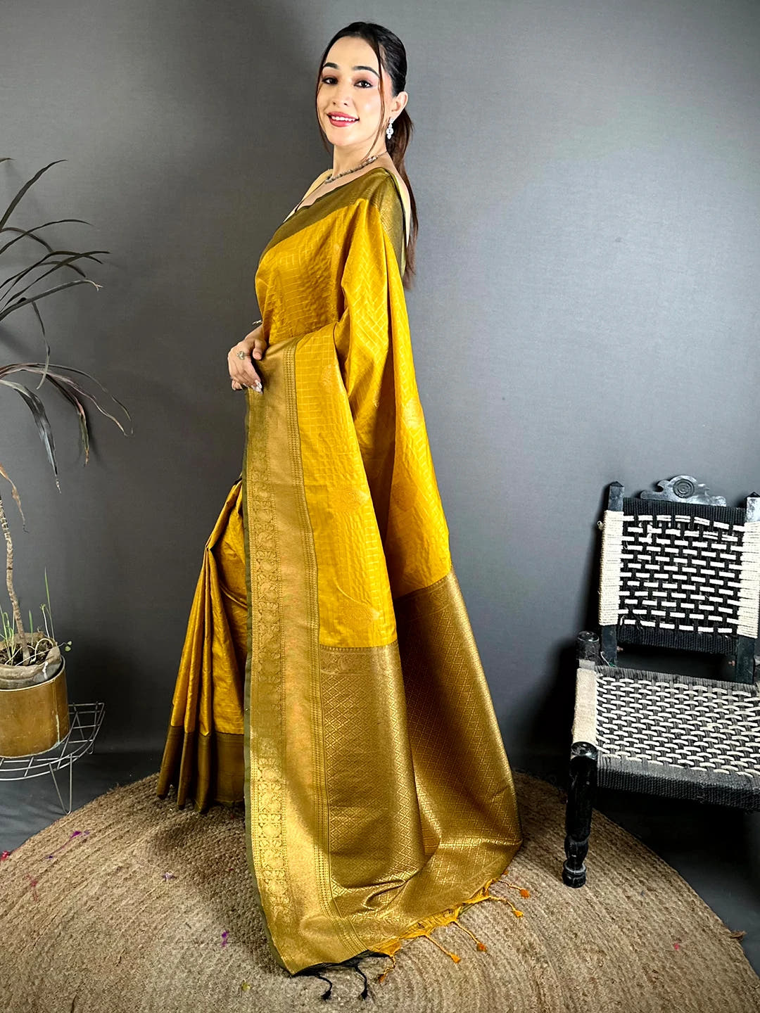 mustard silk checked zari saree, side view showing the checked body, pleats and the broad zari pallu